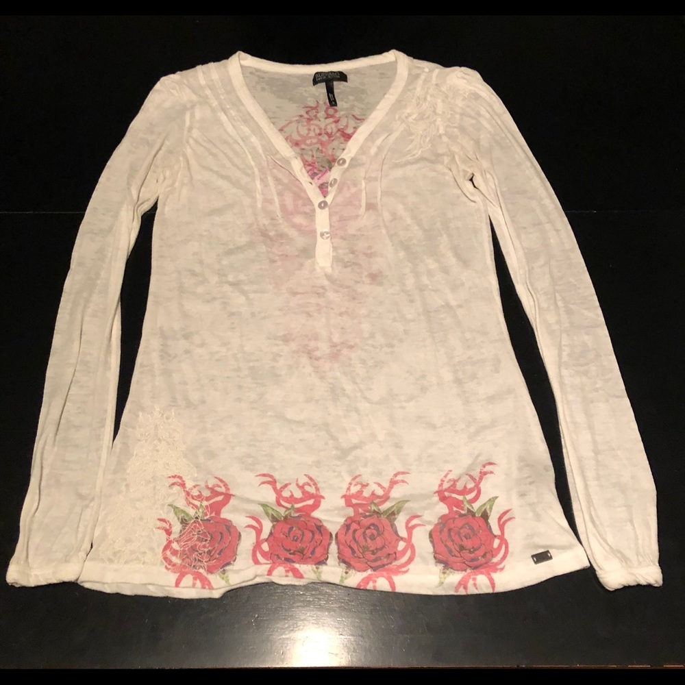 Women’s long sleeve embroidered Buffalo top, GUC